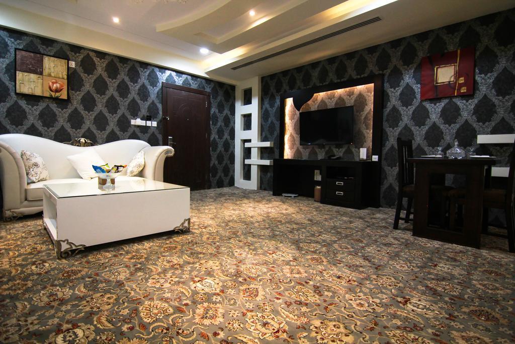 Rest Night Serviced Apartments- Alhamra Riade Quarto foto A room at the hotel