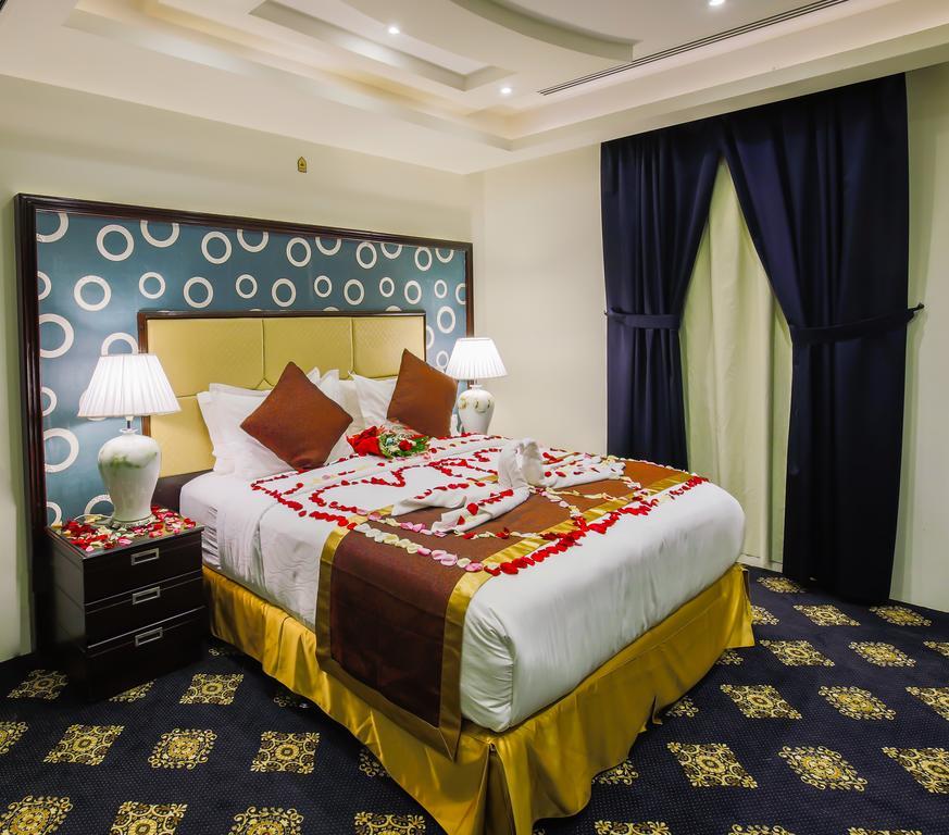 Rest Night Serviced Apartments- Alhamra Riade Exterior foto A bedroom in a hotel