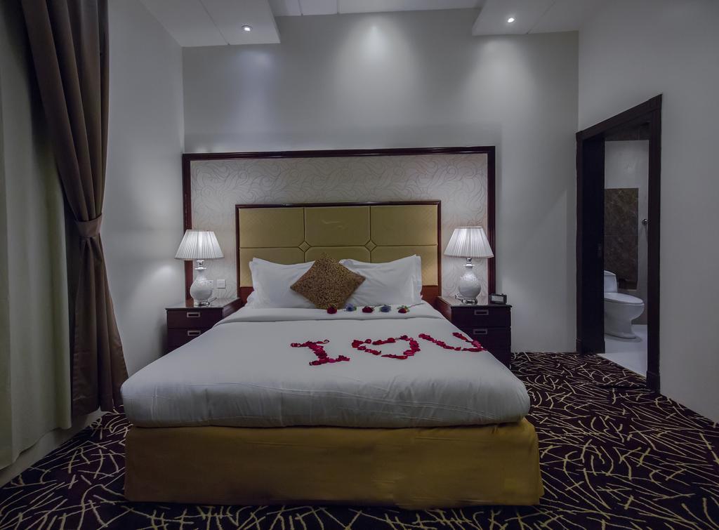 Rest Night Serviced Apartments- Alhamra Riade Exterior foto A bedroom in the hotel