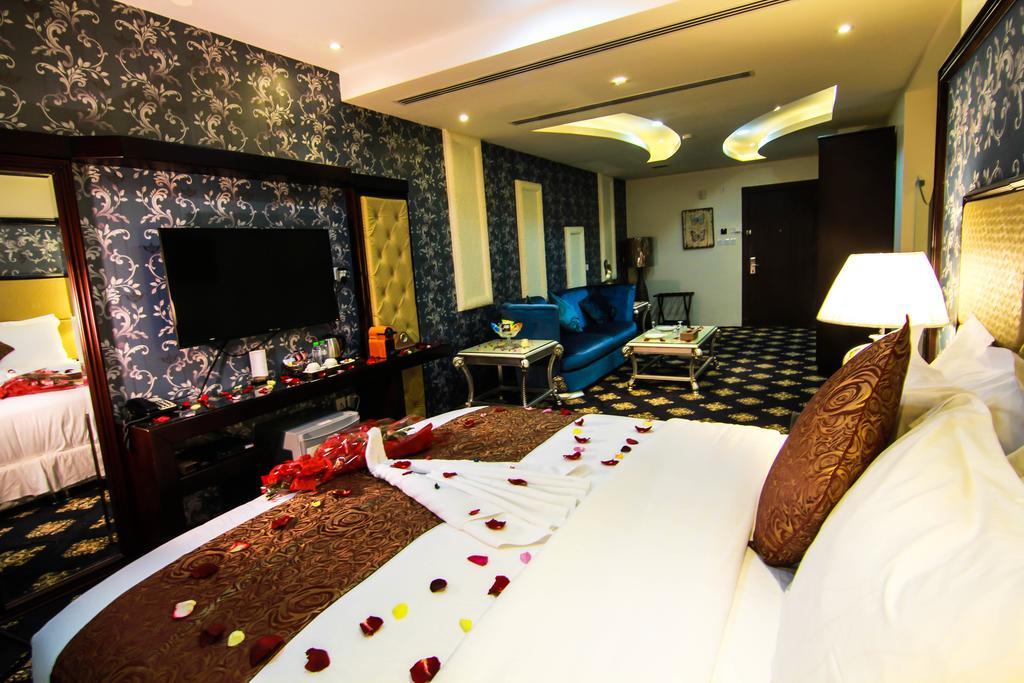 Rest Night Serviced Apartments- Alhamra Riade Exterior foto A suite at the hotel