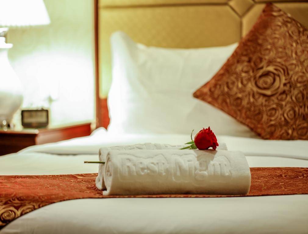 Rest Night Serviced Apartments- Alhamra Riade Exterior foto A rolled towel on a bed