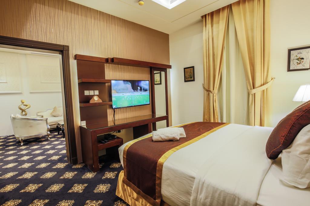 Rest Night Serviced Apartments- Alhamra Riade Exterior foto A bedroom in the hotel