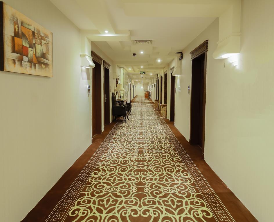 Rest Night Serviced Apartments- Alhamra Riade Exterior foto A corridor at the hotel