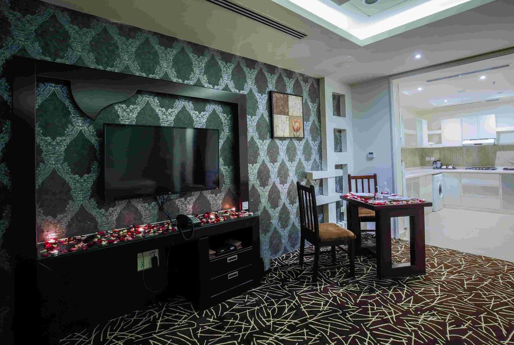 Rest Night Serviced Apartments- Alhamra Riade Exterior foto A suite at the hotel