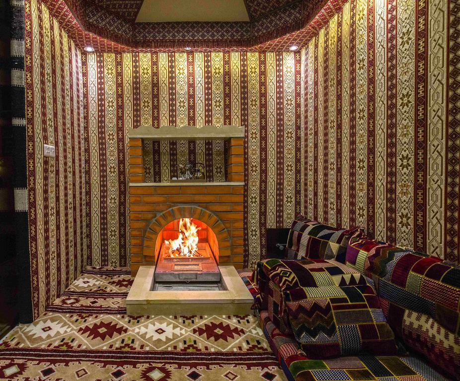 Rest Night Serviced Apartments- Alhamra Riade Exterior foto A majlis with a fireplace