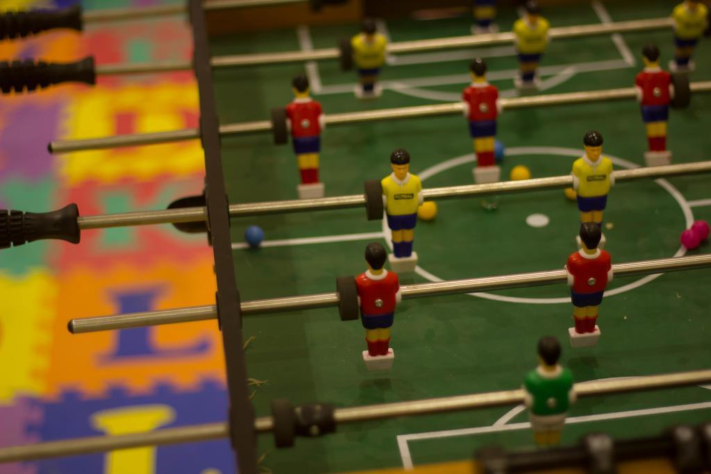 Rest Night Serviced Apartments- Alhamra Riade Exterior foto Table football