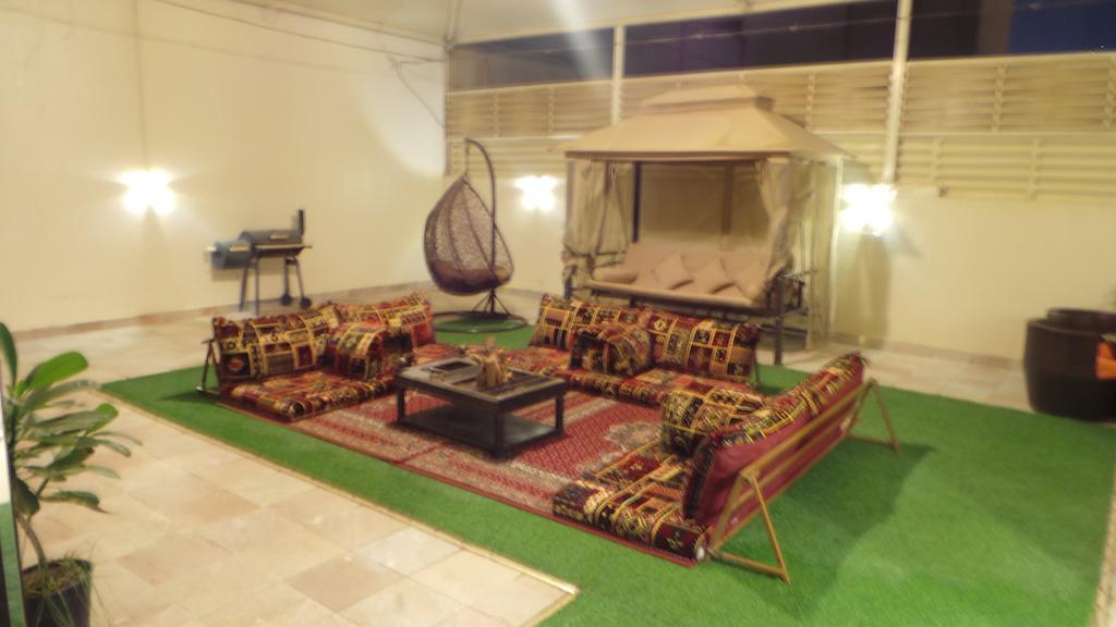 Rest Night Serviced Apartments- Alhamra Riade Exterior foto A majlis in a hotel in Dubai