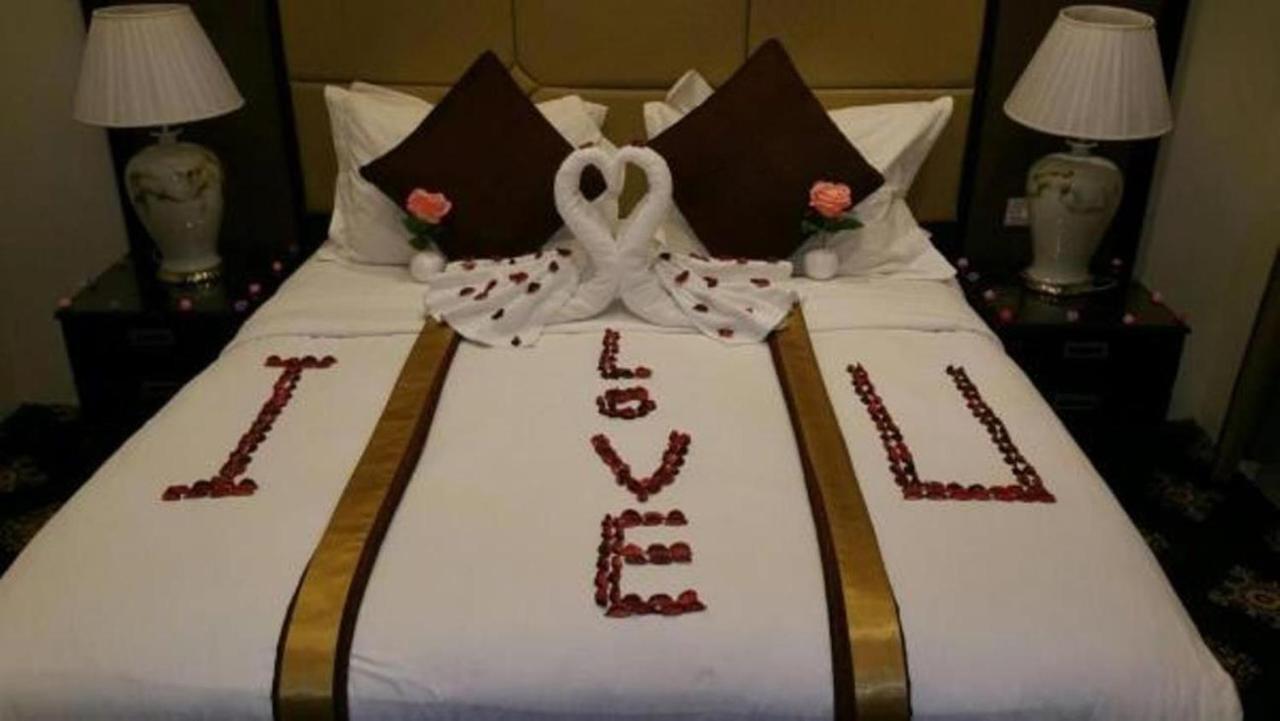 Rest Night Serviced Apartments- Alhamra Riade Exterior foto Honeymoon Suite